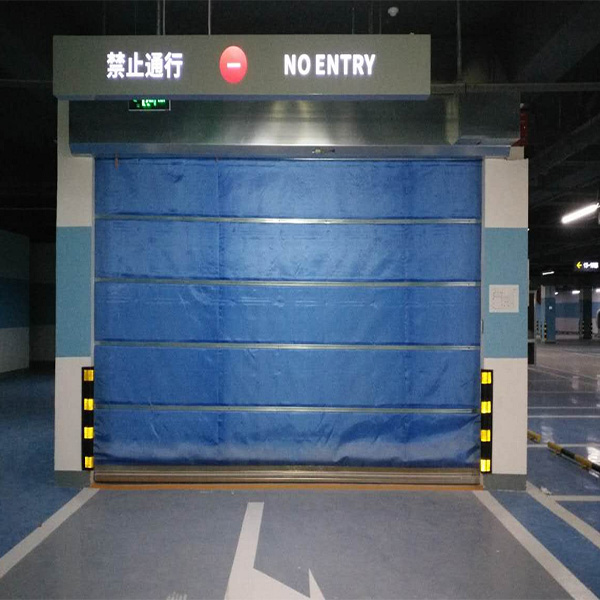 地下车库的防火卷帘门.jpg