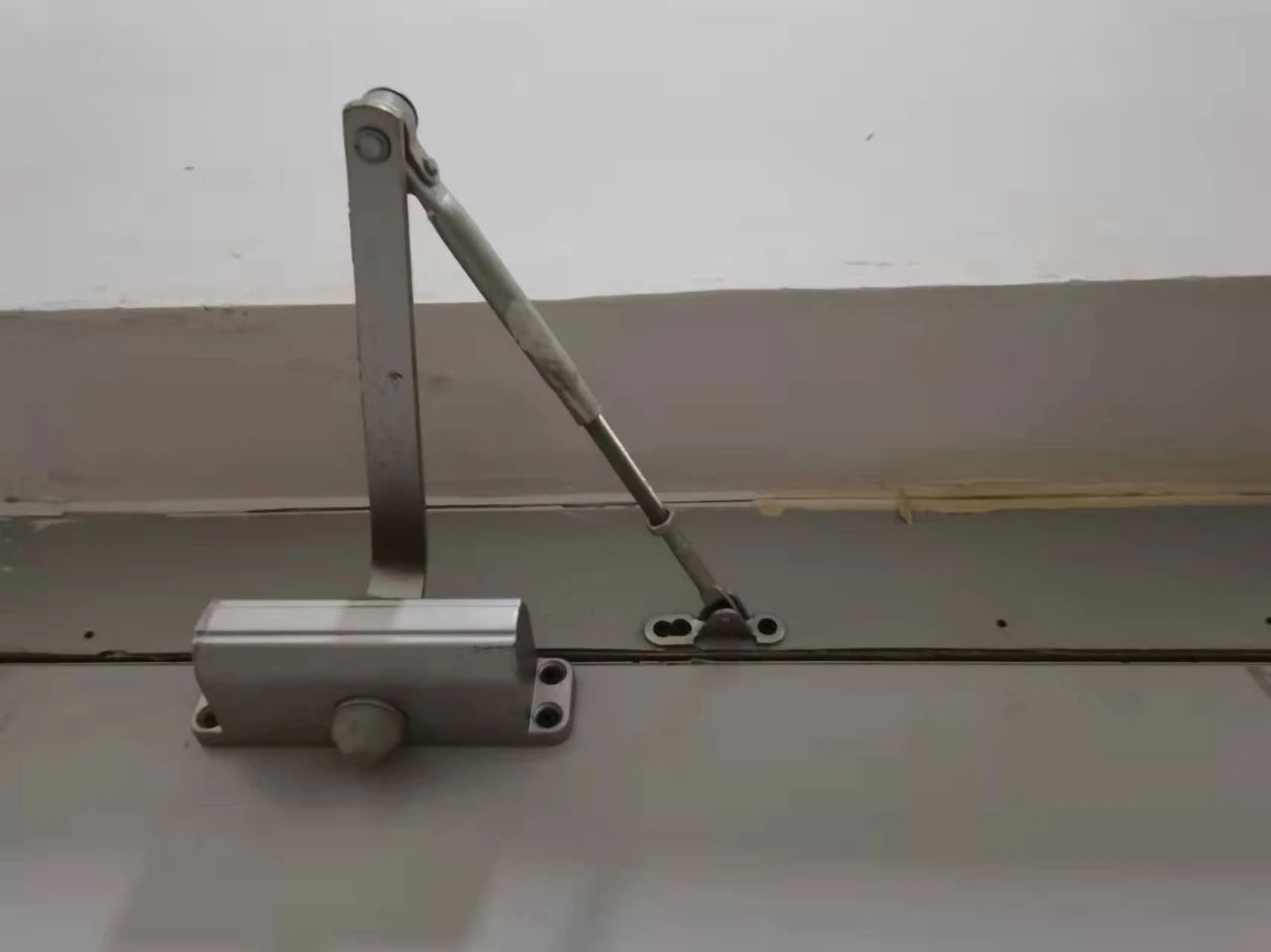 闭门器.jpg